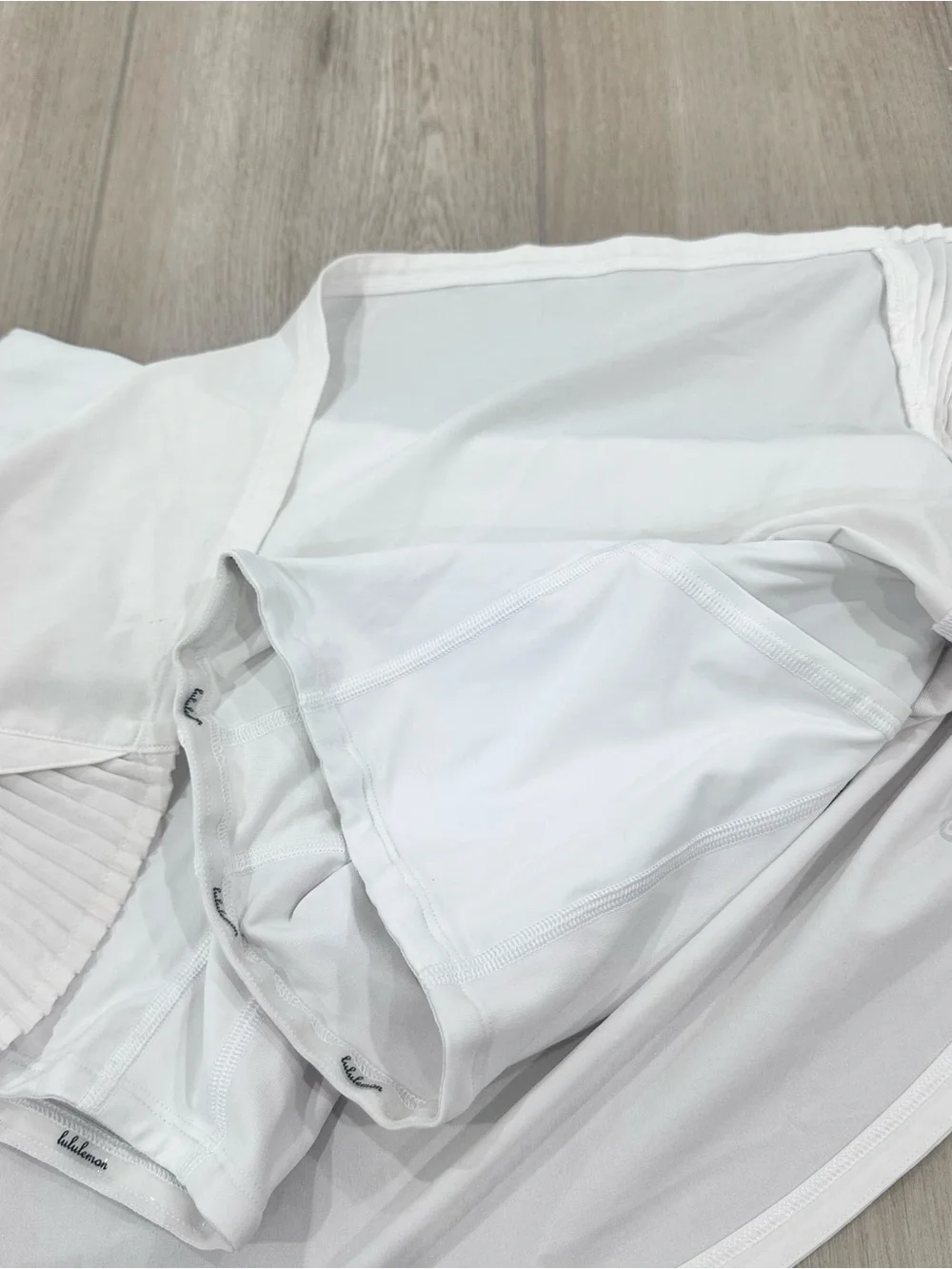 Lululemon play off the pleats skirt white size 4